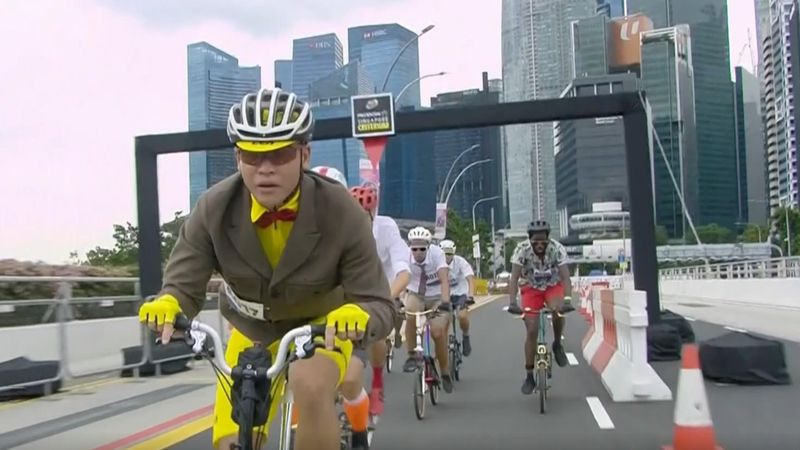 Klapprad-Action in Singapur: Brompton-Race vor der Skyline
