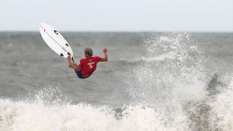 Surf | ¡El tifón causa estragos! Así tuvieron que sufrir los surfistas las olas