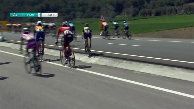 ‘Have they gone wrong?’ – Panic as half of peloton takes wrong road