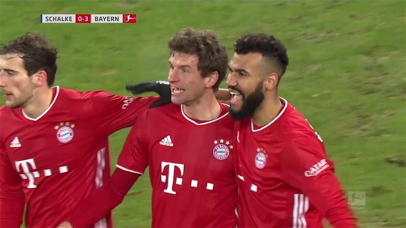 Il Bayern vola a +7: 4-0 allo Schalke, gli highlights
