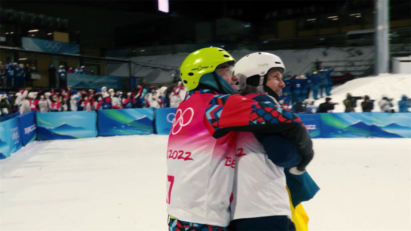 Abbracci, selfie e sorrisi: ecco cosa vuol dire avere lo "spirito olimpico"