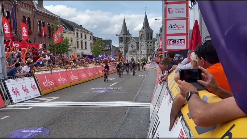 Ronde van Wallonië | De Lie sprint ten koste van Girmay naar overwinning in derde etappe