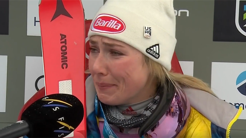 Shiffrin in lacrime dopo la vittoria in slalom