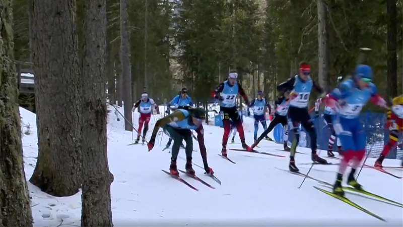 Tolle Aktion im Massenstart: Litauer bringt Smolski verlorenen Ski