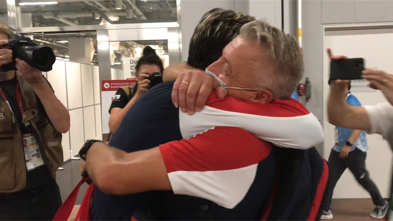 Her møtes far og sønn for første gang etter OL-gullet