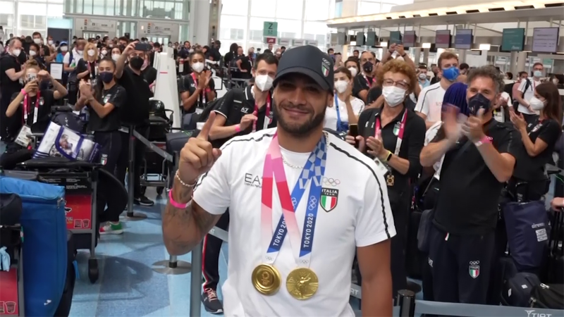 Famose Heimkehr: Gold-Sprinter Jacobs in Italien frenetisch gefeiert