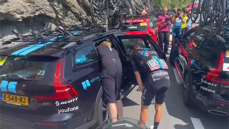 Watch the heartbreaking moment Bardet left the Giro