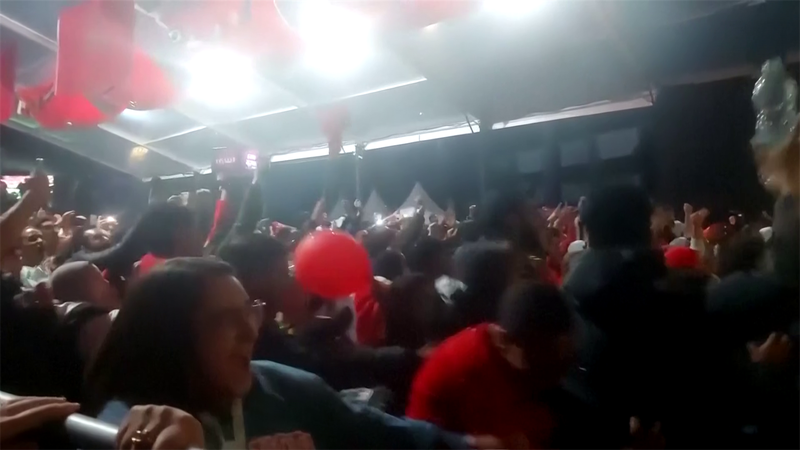 Marocco ai quarti: la gioia dei tifosi a Casablanca al gol di Hakimi