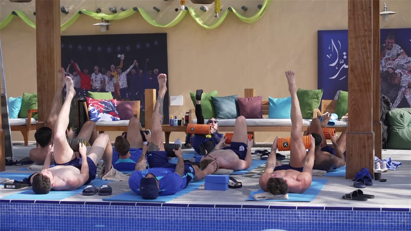 L'Inghilterra si gode il giorno di riposo facendo stretching e yoga